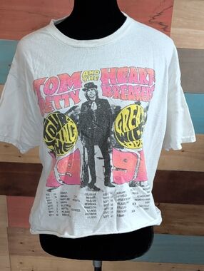 Hybrid & company White Tom Petty Graphic Crop Top with Pink and Yellow Print